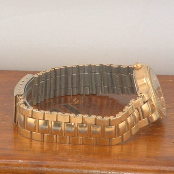 Pre-Owned Women’s Gold Color Bill Blass 001-2035 Dress Analog Watch - Picture 5 of 6